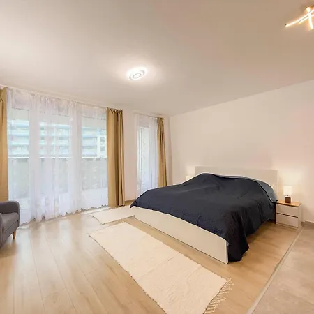 Danube River Flat With Balcony,free Garage Apartament Budapesta