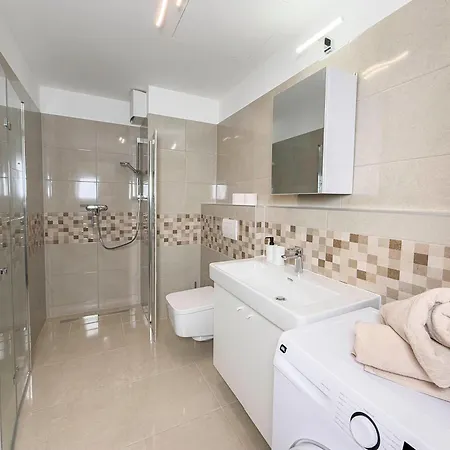 公寓 Danube River Flat With Balcony,free Garage