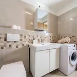 Danube River Flat With Balcony,free Garage Apartamento