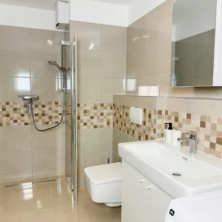 Danube River Flat With Balcony,free Garage * 布达佩斯
