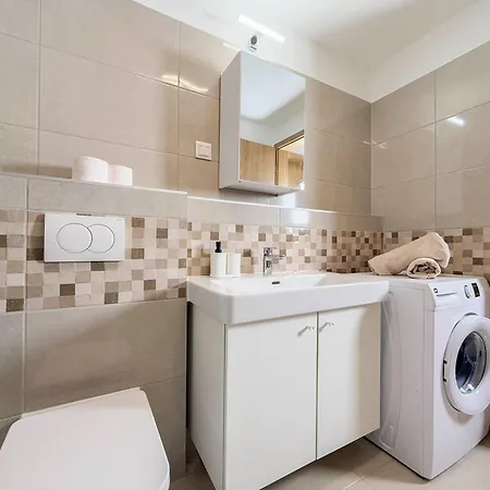 Danube River Flat With Balcony,free Garage 公寓
