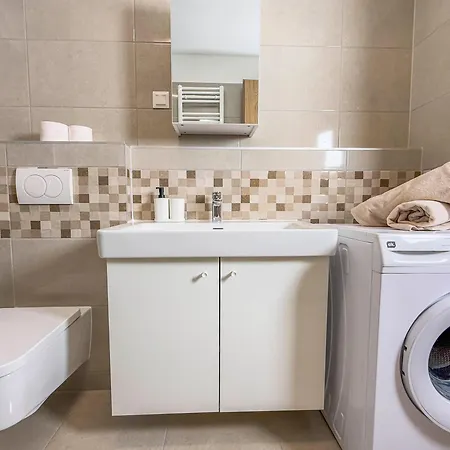 Danube River Flat With Balcony,free Garage 公寓