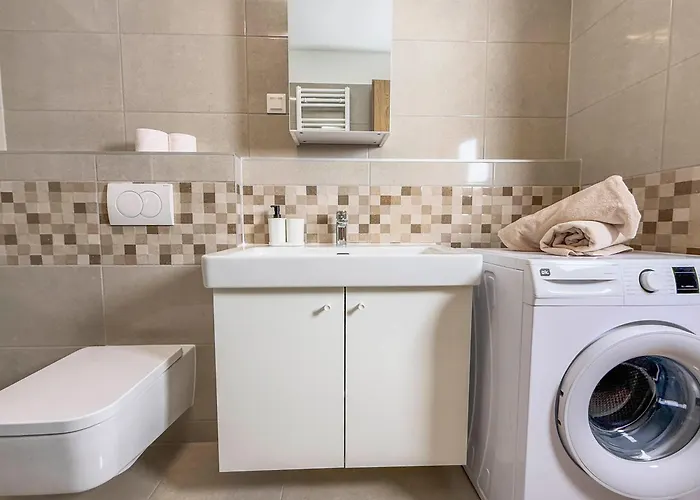 Danube River Flat With Balcony,free Garage شقة